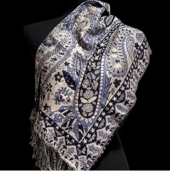 NWOT Chic 100% Cashmere Scarf in Navy and Silver